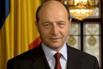 BREAKING Traian Băsescu a fost operat pe cord, la Paris Ce facea Traian Basescu atunci cand se intalnea cu sefii tarilor europene. Dezvaluiri halucinante de la o sedinta 1