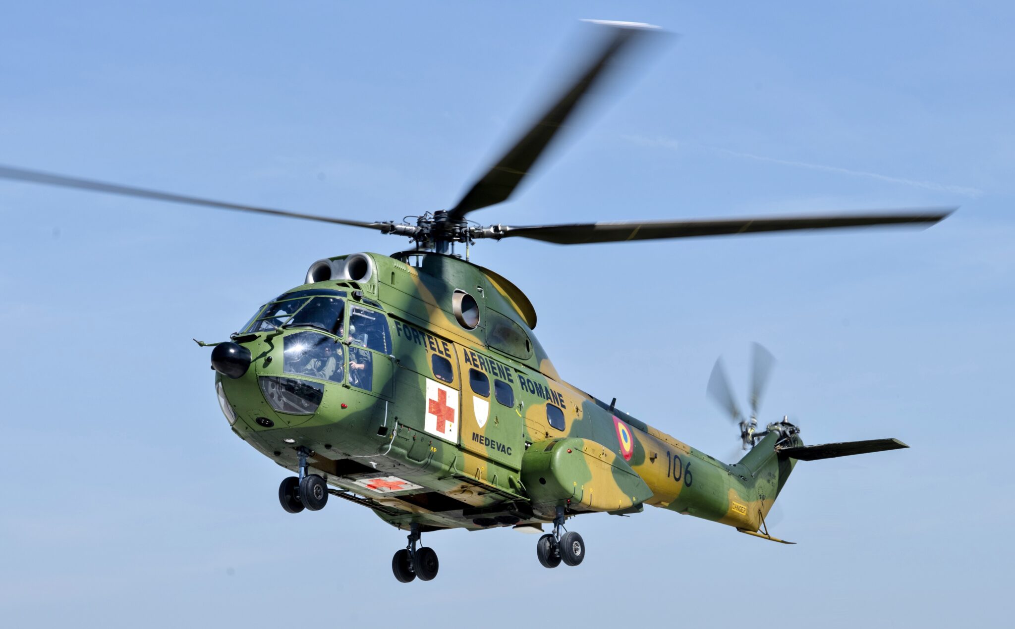 Un elicopter militar caută marinarii dispăruţi după scufundarea navei Mohammad Z, lângă Sf. Gheorghe Romanian air force IAR 330 Puma during Carpathian Summer 19 cropped