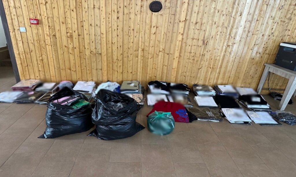 CONDAMNATĂ după ce a fost prinsă cu haine contrafăcute în PTF Vama Veche/ Companiile au cerut ZECI DE MII DE EURO daune 2 CONDAMNATĂ după ce a fost prinsă cu haine contrafăcute în PTF Vama Veche/ Companiile au cerut ZECI DE MII DE EURO daune WhatsApp Image 2024 05 22 at 10.56.55