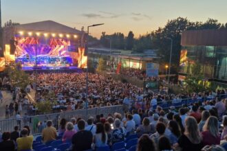 Centrul Cultural Județean „Teodor T. Burada” și CJ Constanța organizează Festivalul Național de Muzică Ușoară „Mamaia” – Ediția 2025 WhatsApp Image 2024 08 24 at 20.20.44 1