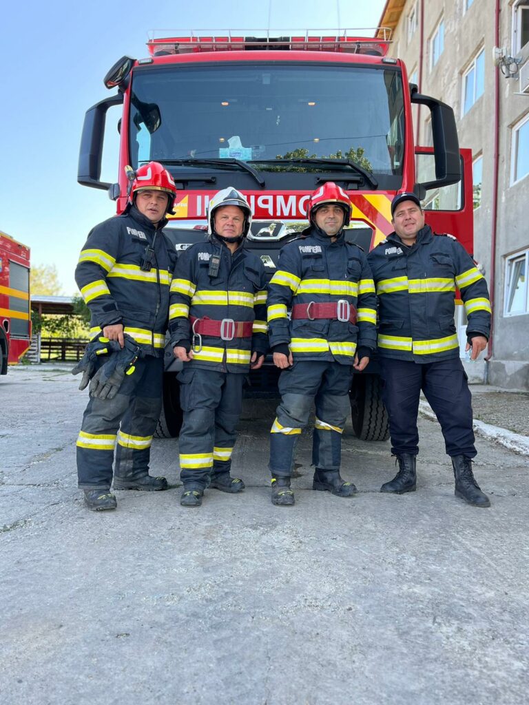 Pompierii care au salvat copilul 