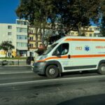Un băiat și bunica sa au fost loviți de mașină, în cartierul Inel II ambulanta city