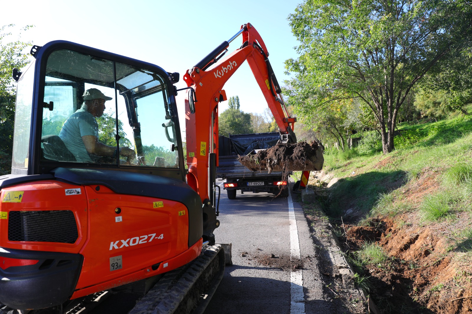 Se decolmatează rigolele din zonele cu risc la inundații din municipiul Constanța 1 213