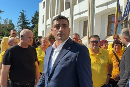 AUR se destramă în plină campanie electorală/ Tot mai mulți membri părăsesc partidul condus de George Simion aur 10