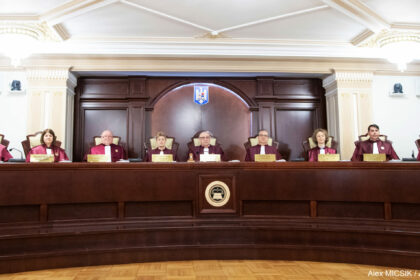 Senatorii PNL și USR au depus o inițiativă legislativă prin care vor să elimine „ajutorul de pensionare” de 36.000 de euro al judecătorilor Curții Constituționale CCR