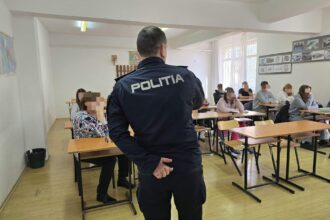 Polițiștii din Constanța derulează activități educativ-preventive în școli, pentru siguranța minorilor 8494cc47 59a2 4b46 bec5 9756c900904e