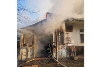 Un bărbat a fost găsit mort în locuința cuprinsă de un incendiu Untitled design 10