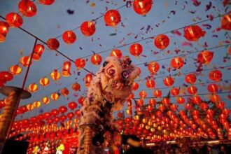 Începe Anul Nou Chinezesc 2025. Ce semnificație are simbolul Șarpele de Lemn și care sunt cele mai importante tradiții anul nou chinezesc 735x479 1