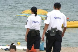 Amenzi și acțiuni preventive pe litoral: polițiștii constănțeni, în teren pentru siguranța turiștilor și a localnicilor politie pe plaja