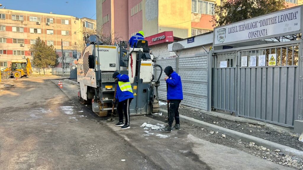 Se reabilitează carosabilul pe aleea Pelicanului/ Locuitorii din zonă sunt rugați să mute autoturismele parcate! 1 1 2