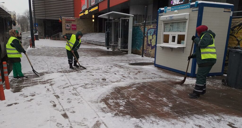 FOTO Circulația în municipiul Constanța se desfășoară în condiții normale de trafic / Utilajele de deszăpezire au intervenit rapid 1 15 1