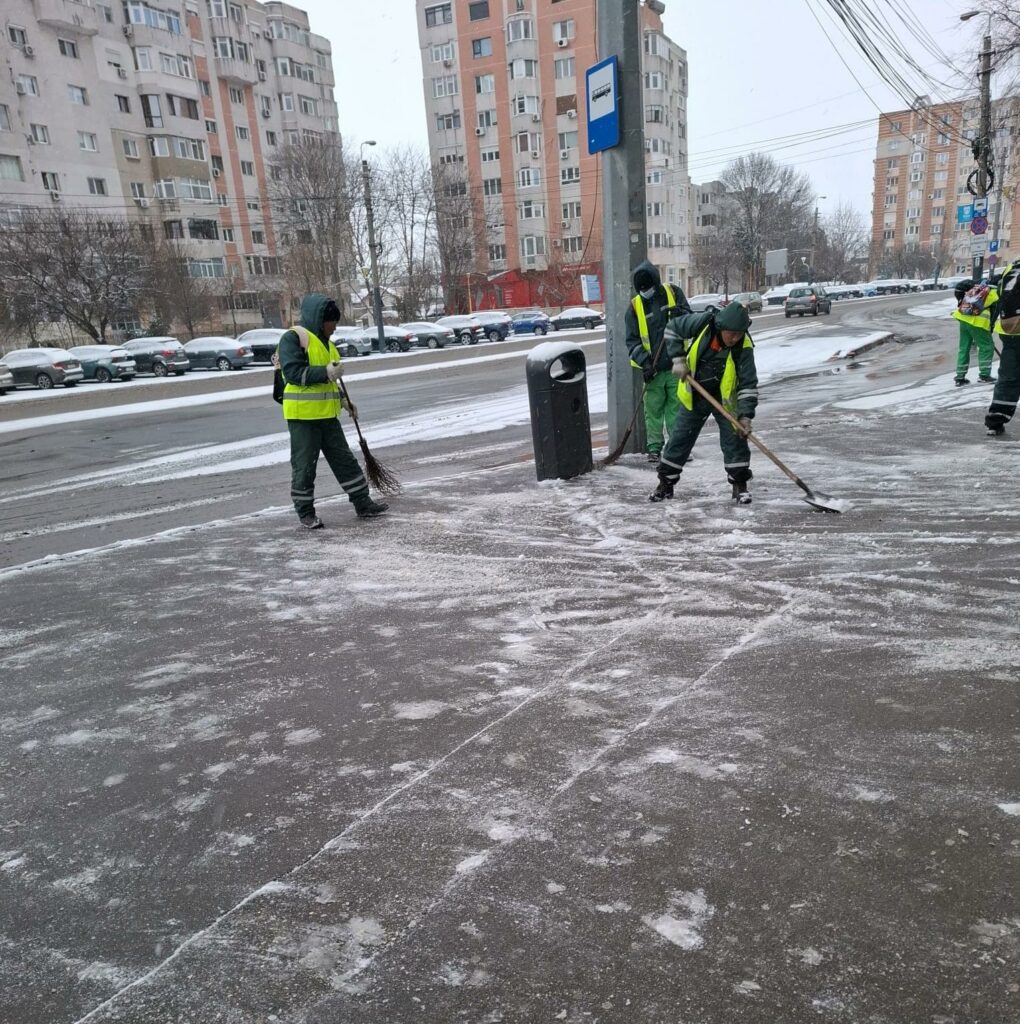 FOTO Circulația în municipiul Constanța se desfășoară în condiții normale de trafic / Utilajele de deszăpezire au intervenit rapid 1 16