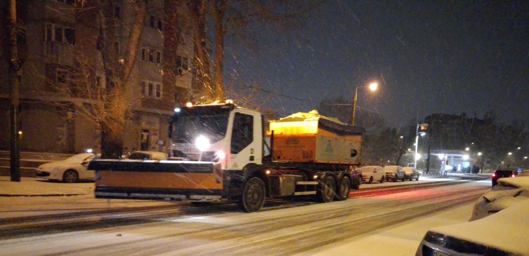 FOTO Circulația în municipiul Constanța se desfășoară în condiții normale de trafic / Utilajele de deszăpezire au intervenit rapid 1 3