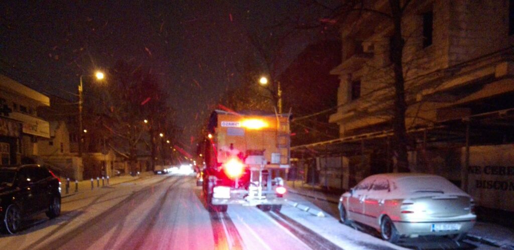 FOTO Circulația în municipiul Constanța se desfășoară în condiții normale de trafic / Utilajele de deszăpezire au intervenit rapid 1 4