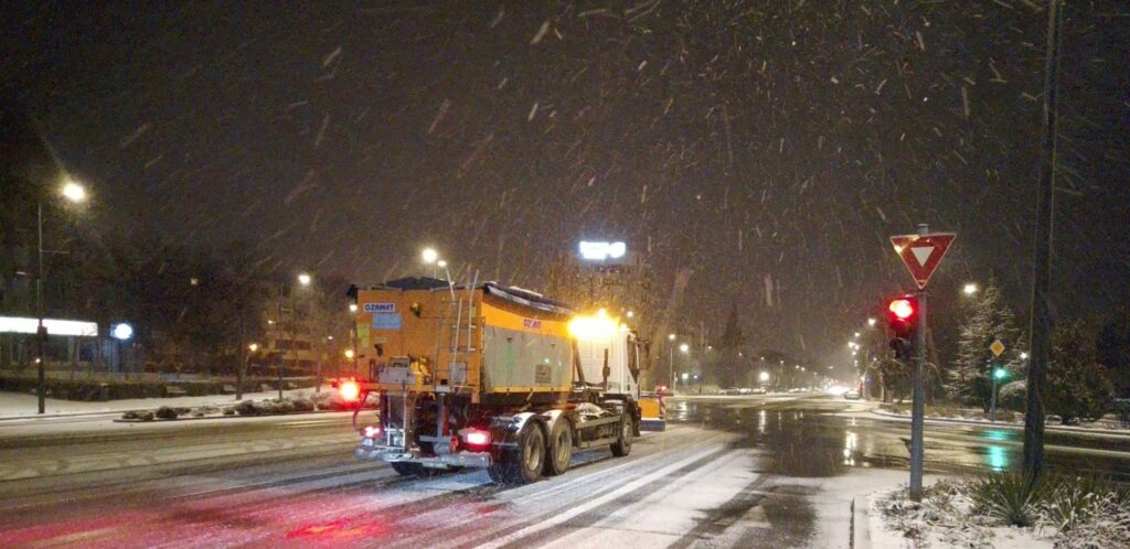 FOTO Circulația în municipiul Constanța se desfășoară în condiții normale de trafic / Utilajele de deszăpezire au intervenit rapid 1 9