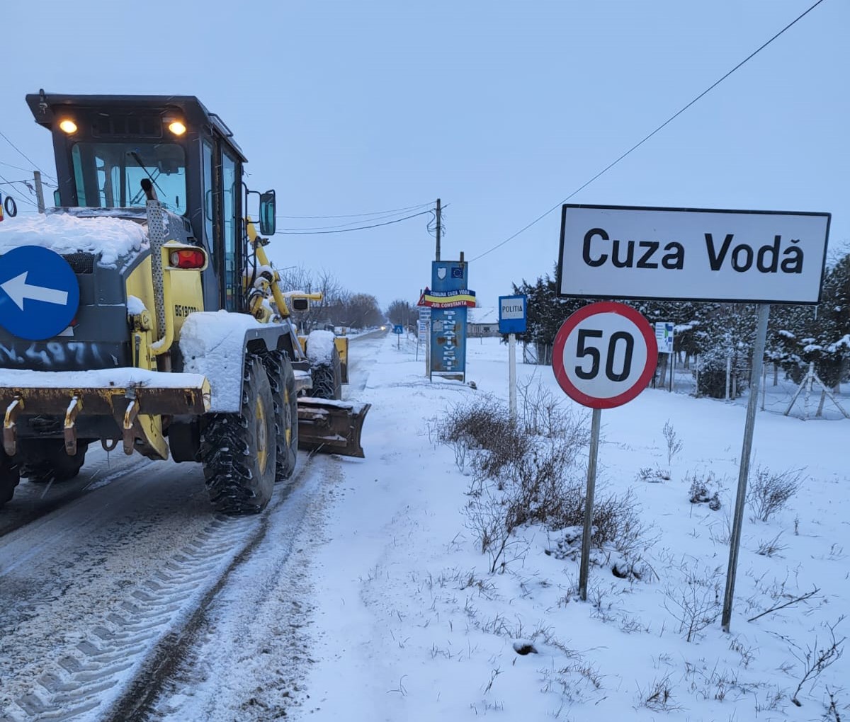 Autoritățile au acționat cu utilajele de deszăpezire pe drumurile județene VIDEO 2a368aef 95ec 4b73 947a 52ef78692818