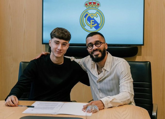 Un fotbalist român a semnat pentru Real Madrid! Are contract până în 2027 Gkuld1yXwAEjAXs