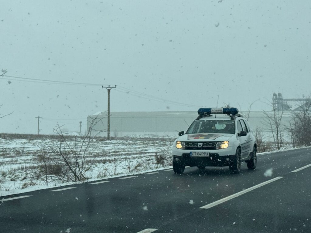 FOTO VIDEO Un TIR a derapat pe DJ228, în apropiere de Penitenciarul Poarta Albă/ Sunt scurgeri de combustibil UPDATE Imagine WhatsApp 2025 02 17 la 15.20.45 a7dc21ae