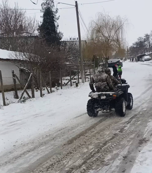 Poliția caută conducătorii de ATV care au pus în pericol copiii care erau la derdeluș în Lipnița Screenshot 2025 02 17 193111