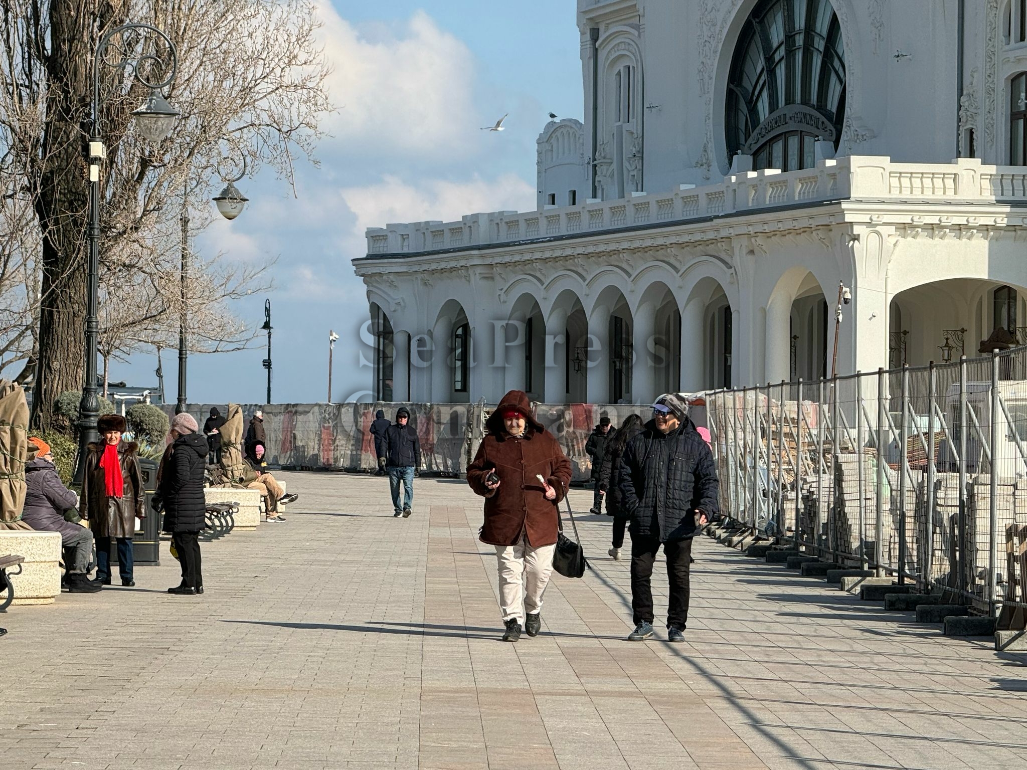 FOTO VIDEO Soare cu dinți la Constanța! Plimbare pe faleză la 0 grade WhatsApp Image 2025 02 22 at 14.28.03