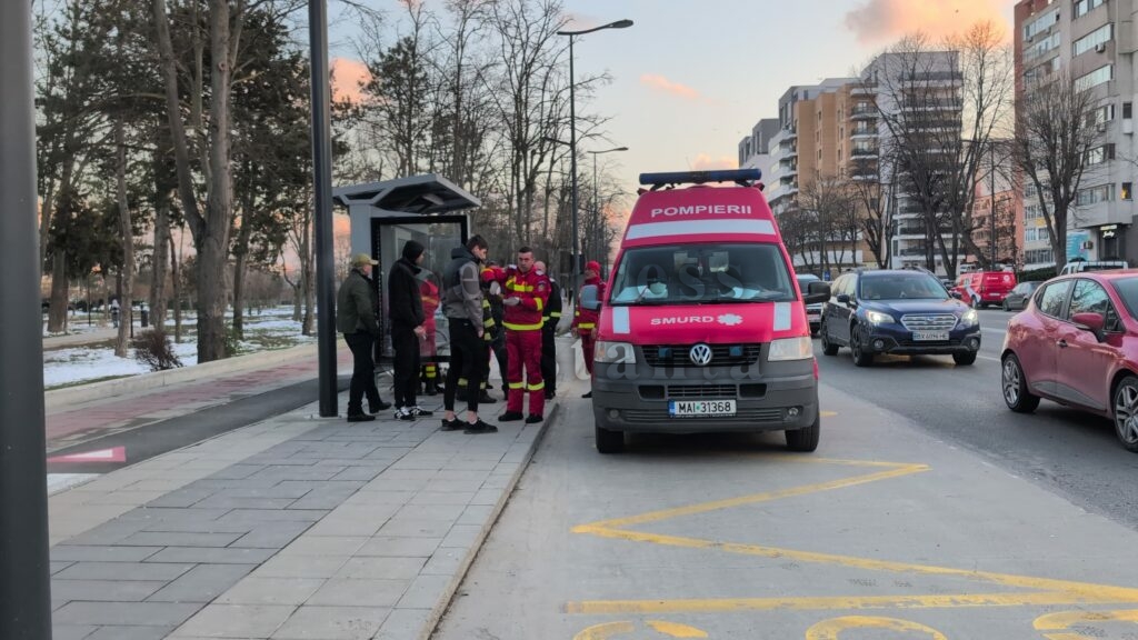 FOTO VIDEO Accident aproape de Filicori, lângă Parcul Tăbăcărie din Constanța / Un Mercedes e distrus /Victimă cu atac de panică UPDATE WhatsApp Image 2025 02 22 at 17.23.20 2