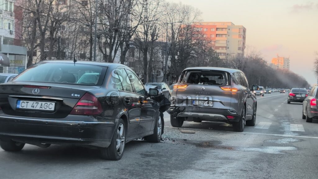 FOTO VIDEO Accident aproape de Filicori, lângă Parcul Tăbăcărie din Constanța / Un Mercedes e distrus /Victimă cu atac de panică UPDATE WhatsApp Image 2025 02 22 at 17.23.26 1