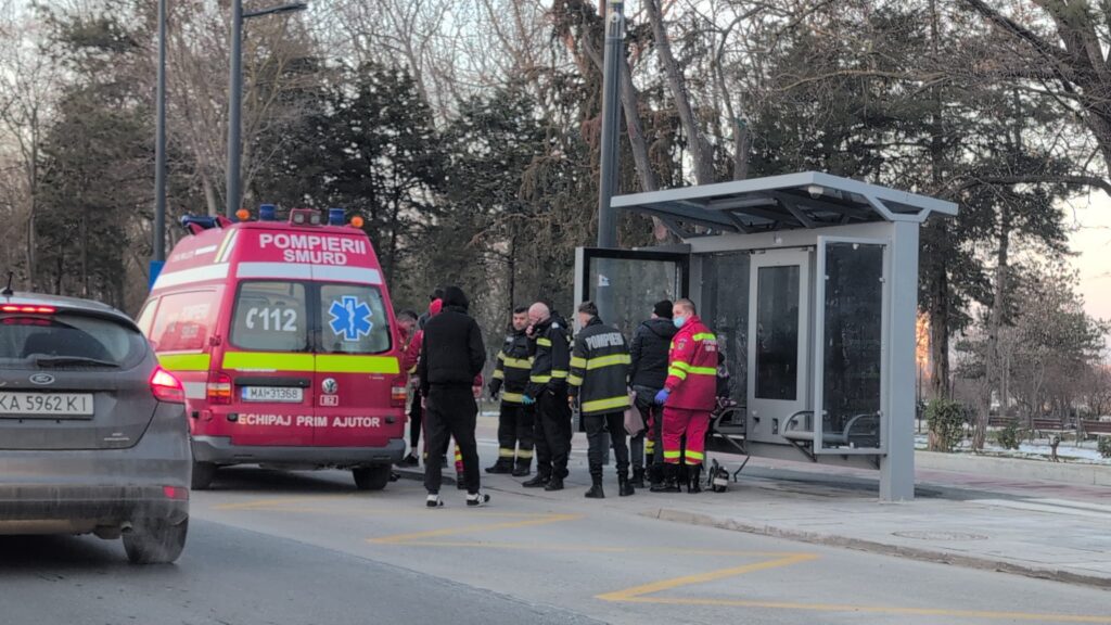 FOTO VIDEO Accident aproape de Filicori, lângă Parcul Tăbăcărie din Constanța / Un Mercedes e distrus /Victimă cu atac de panică UPDATE WhatsApp Image 2025 02 22 at 17.23.26 4