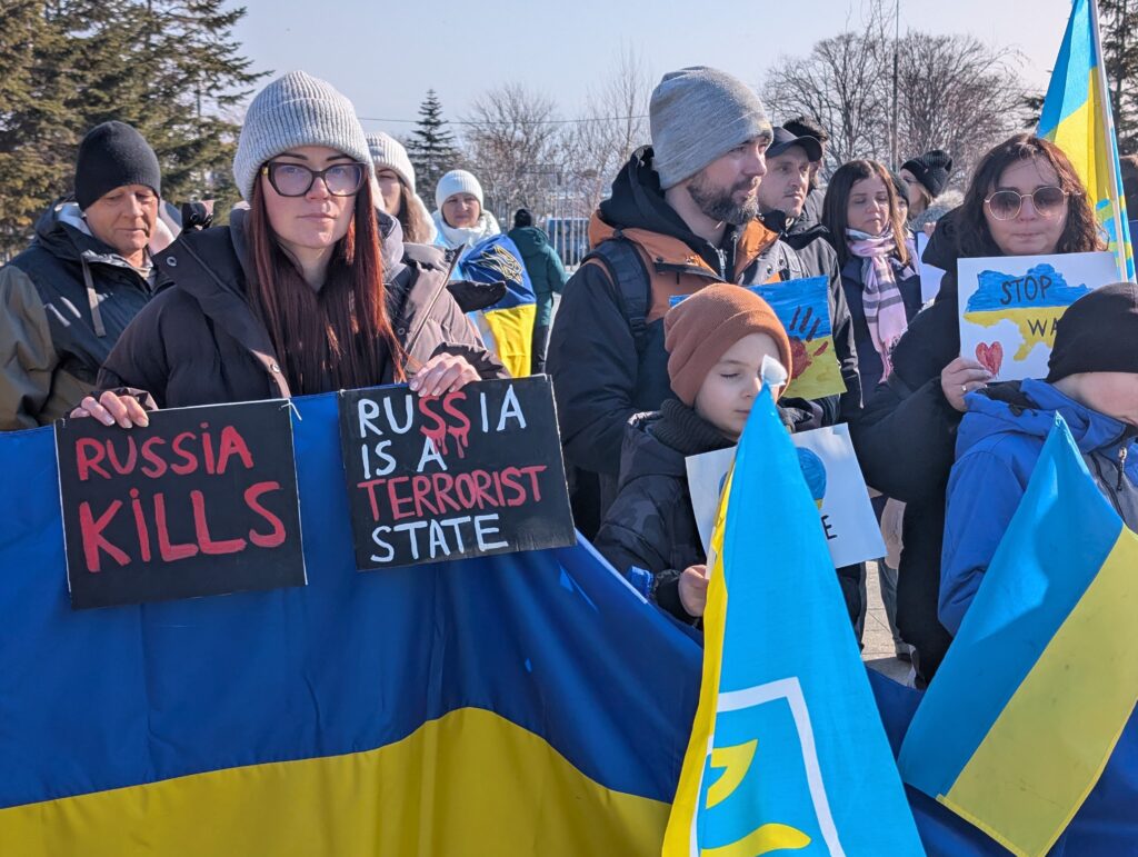 FOTO VIDEO Protest pentru Ucraina, în Parcul Arheologic din Constanța, la trei ani de la invazie WhatsApp Image 2025 02 23 at 14.18.45