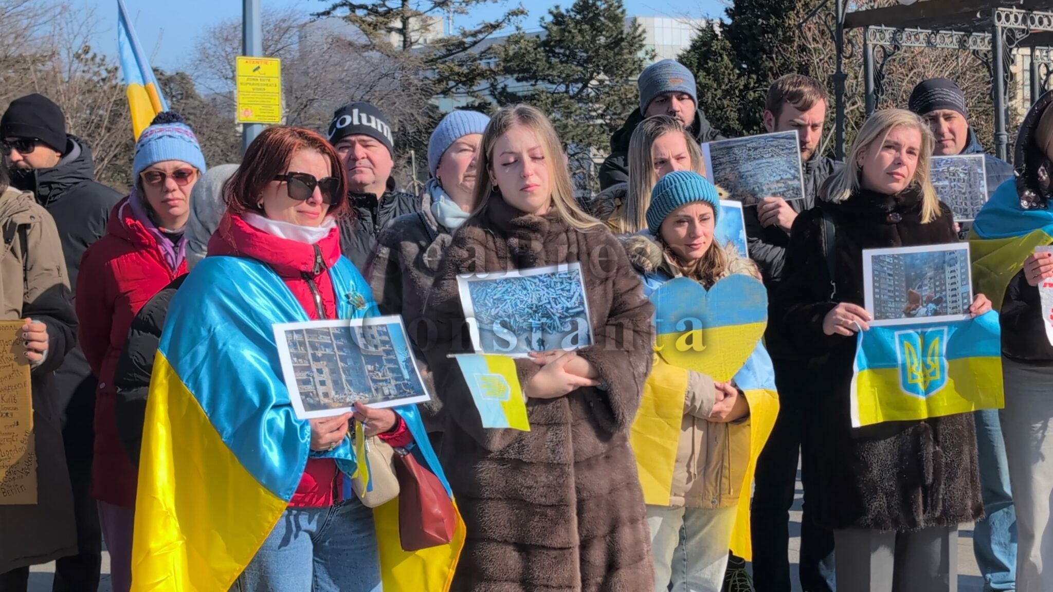 FOTO VIDEO Protest pentru Ucraina, în Parcul Arheologic din Constanța, la trei ani de la invazie WhatsApp Image 2025 02 23 at 14.20.41