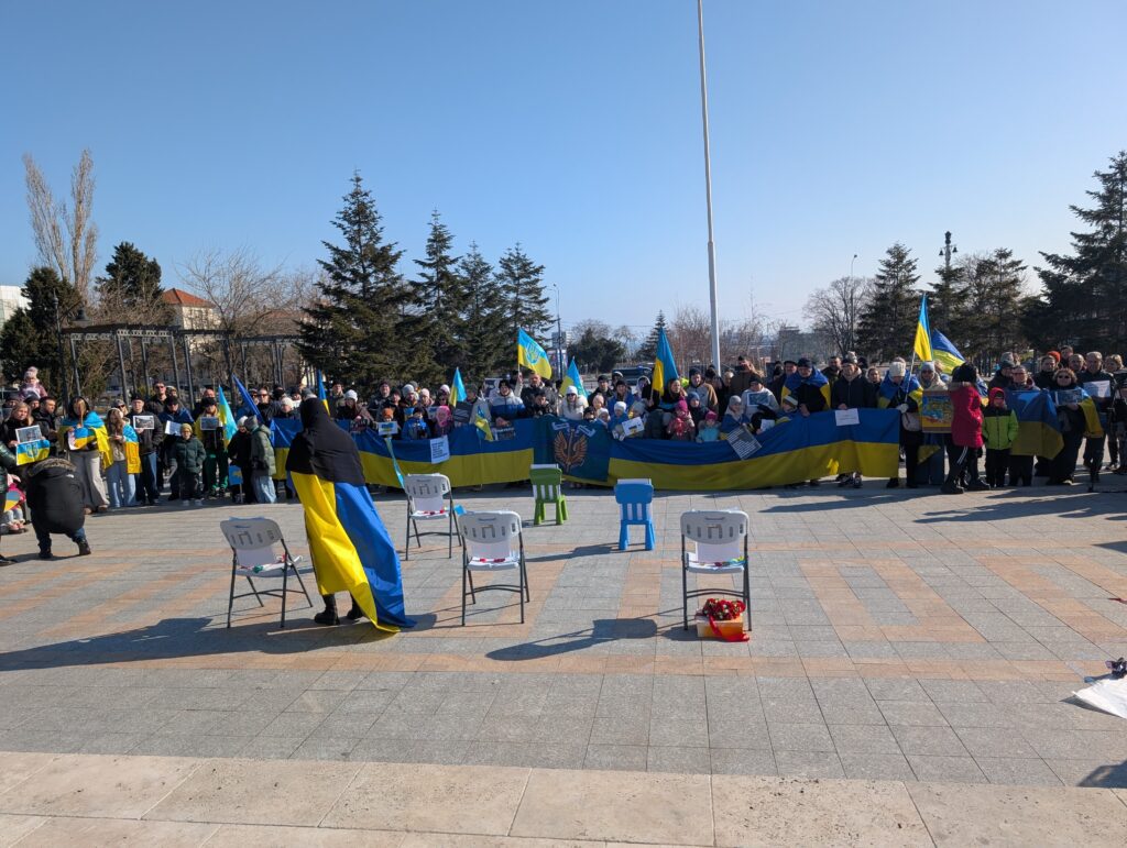 FOTO VIDEO Protest pentru Ucraina, în Parcul Arheologic din Constanța, la trei ani de la invazie WhatsApp Image 2025 02 23 at 14.21.52