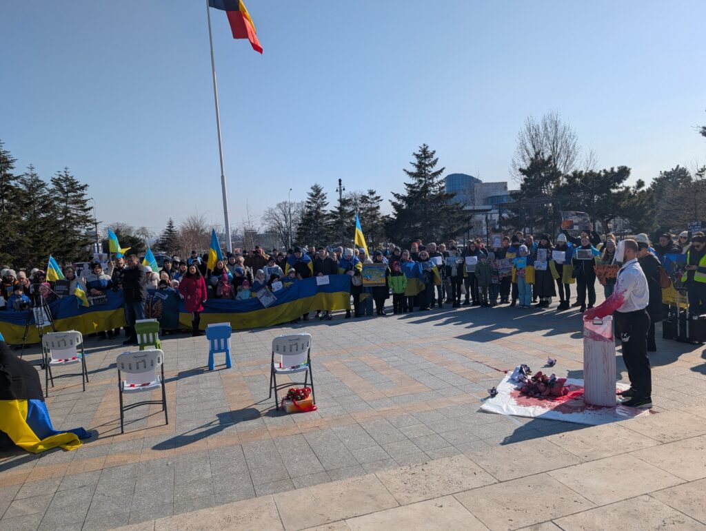 FOTO VIDEO Protest pentru Ucraina, în Parcul Arheologic din Constanța, la trei ani de la invazie WhatsApp Image 2025 02 23 at 14.21.54 1