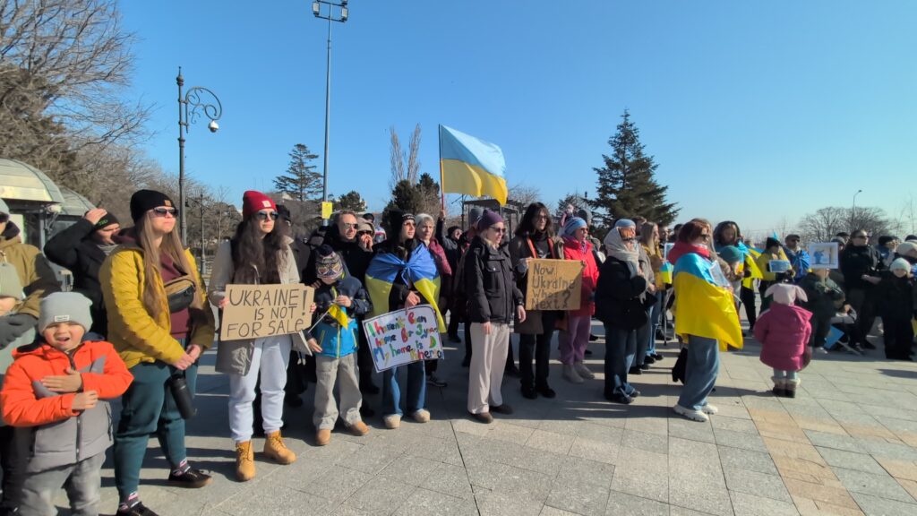 FOTO VIDEO Protest pentru Ucraina, în Parcul Arheologic din Constanța, la trei ani de la invazie WhatsApp Image 2025 02 23 at 14.26.25 1