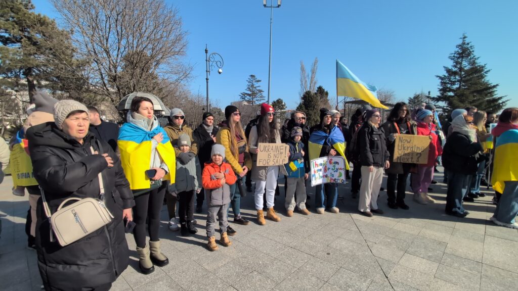 FOTO VIDEO Protest pentru Ucraina, în Parcul Arheologic din Constanța, la trei ani de la invazie WhatsApp Image 2025 02 23 at 14.26.26