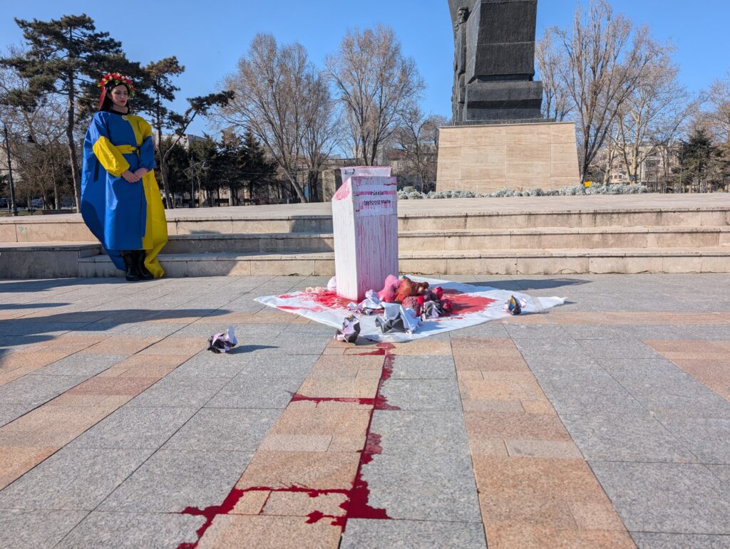 FOTO VIDEO Protest pentru Ucraina, în Parcul Arheologic din Constanța, la trei ani de la invazie WhatsApp Image 2025 02 23 at 14.28.21