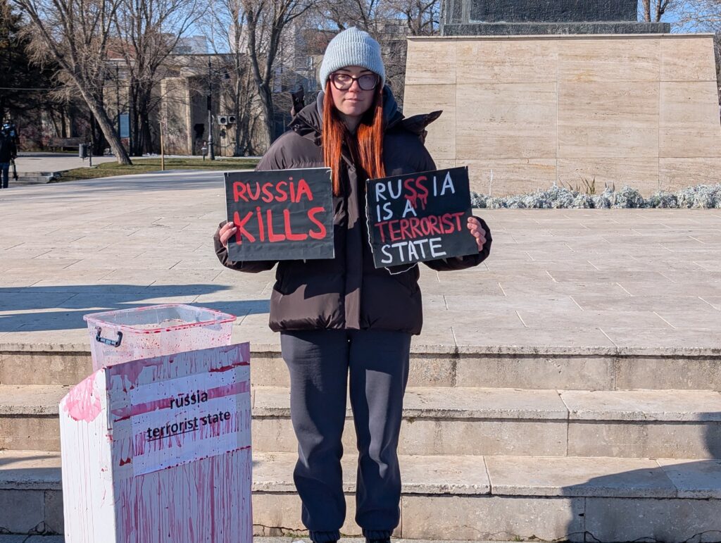 FOTO VIDEO Protest pentru Ucraina, în Parcul Arheologic din Constanța, la trei ani de la invazie WhatsApp Image 2025 02 23 at 14.31.40