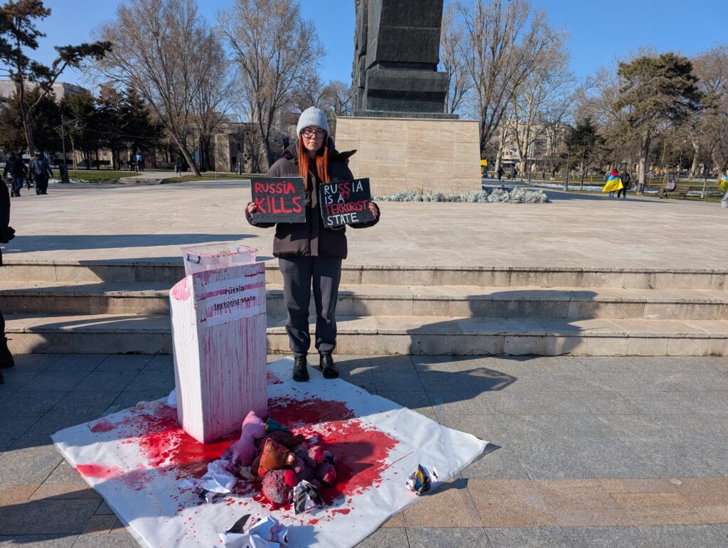 FOTO VIDEO Protest pentru Ucraina, în Parcul Arheologic din Constanța, la trei ani de la invazie WhatsApp Image 2025 02 23 at 14.31.41