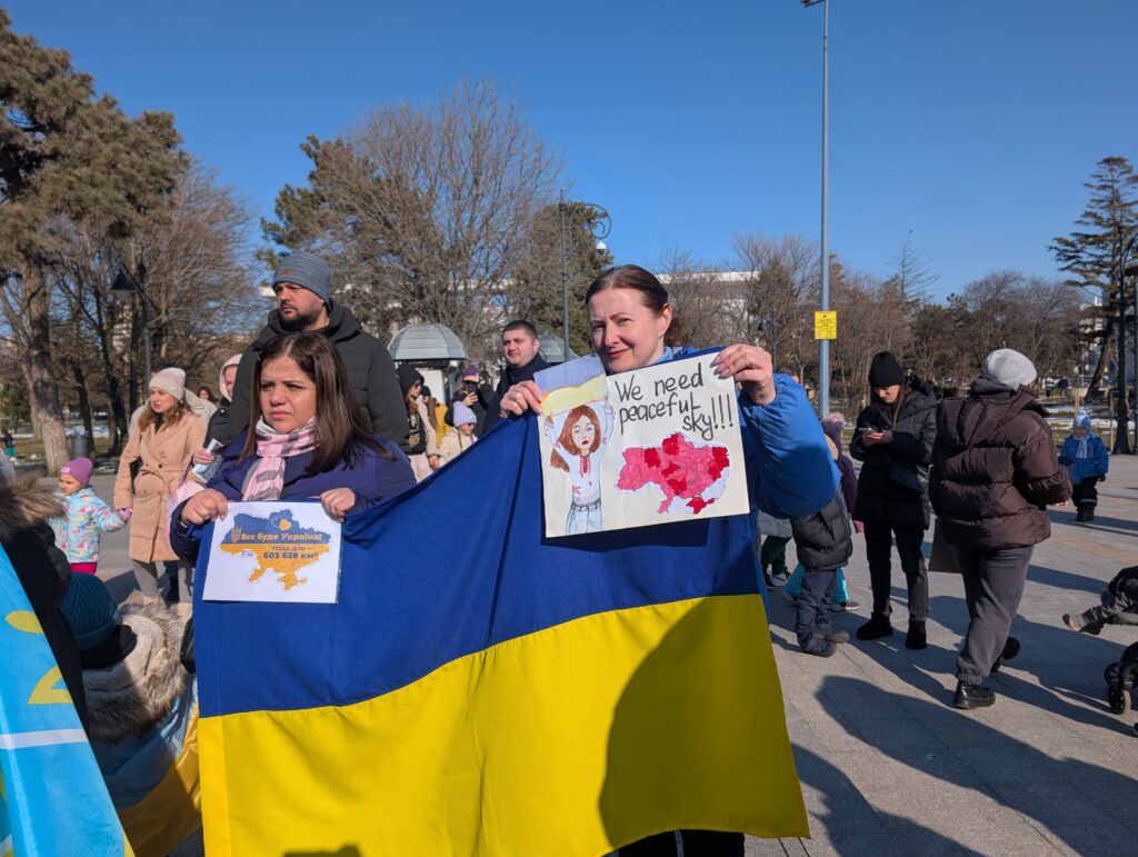 FOTO VIDEO Protest pentru Ucraina, în Parcul Arheologic din Constanța, la trei ani de la invazie WhatsApp Image 2025 02 23 at 14.33.09 2