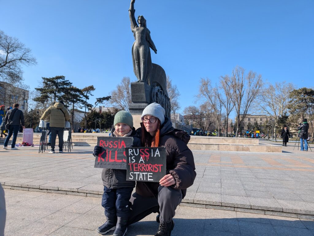 FOTO VIDEO Protest pentru Ucraina, în Parcul Arheologic din Constanța, la trei ani de la invazie WhatsApp Image 2025 02 23 at 14.33.51