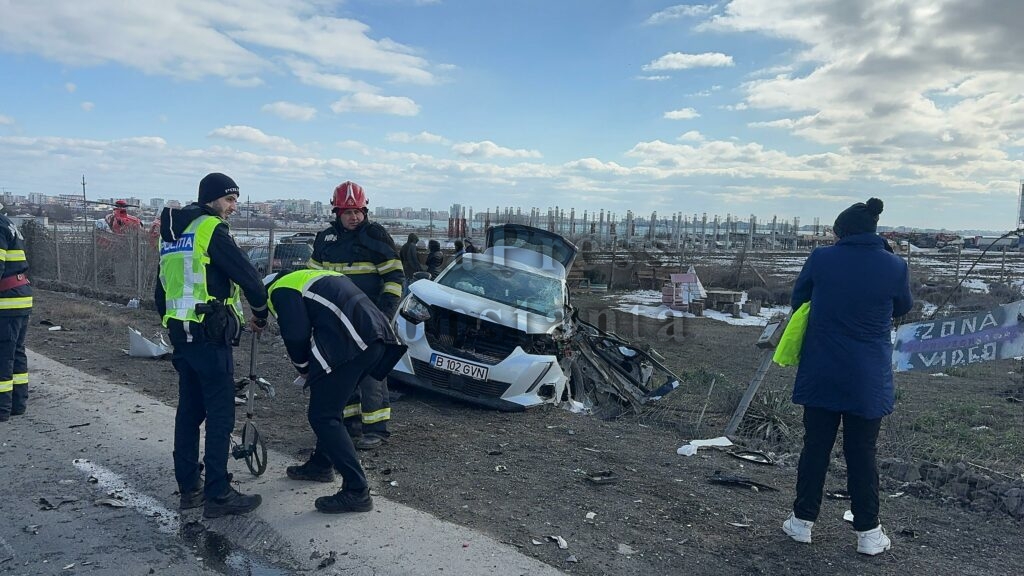 FOTO VIDEO Accident grav cu o persoană încarcerată, între Lumina și Năvodari/ Intervine elicopterul SMURD c01fea26 8f54 4909 88ab 1fdbf3d0e88c