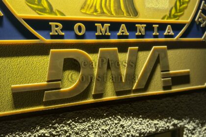 Ofițer de poliție de la IPJ Argeș, reținut de DNA pentru trafic de influență: ar fi cerut 100.000 euro pentru a interveni pe lângă un magistrat dna seapress scaled e1740426310917