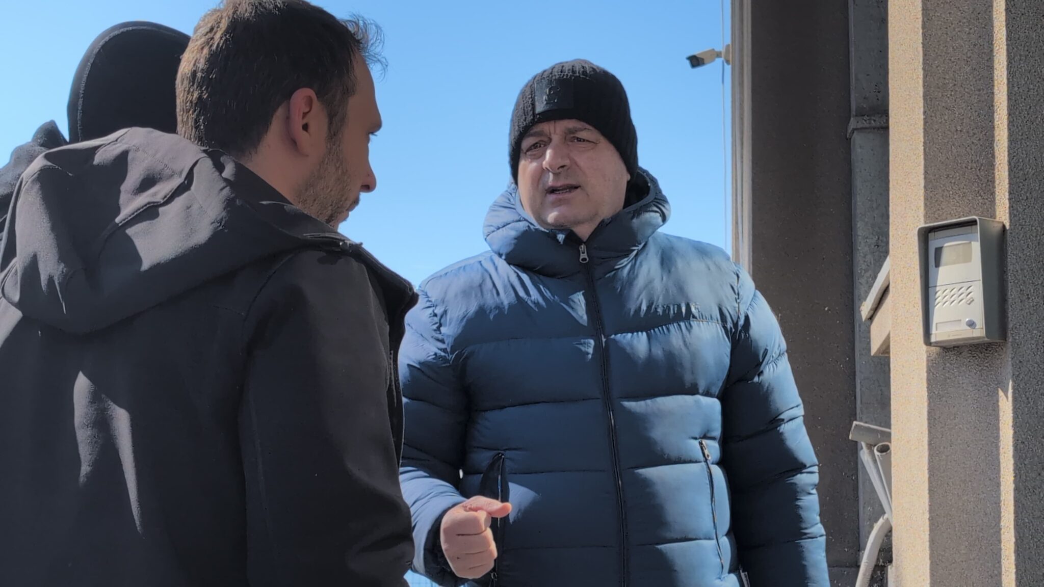 UPDATE FOTO VIDEO Și Emil Banias, fratele fostului deputat Mircea Banias, a fost săltat de acasă de către DNA f9595853 aa98 4697 92f9 d2e3c630da4d Copy