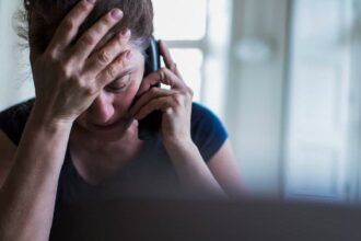 Apelurile telefonice false primite din afara României vor fi blocate de către operatori, din 7 iulie inselatorie telefon