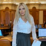 Laura Vicol anunță că s-a întors la avocatură, după ce a fost eliberată din arest laura vicol anunta ca s a intors la avocatura dupa ce a fost eliberata din arest 953358