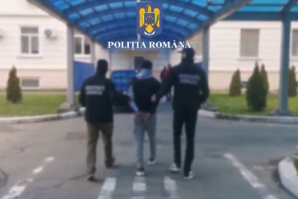 Tânăr de 17 ani, arestat preventiv după ce a furat geanta unei vârstnice de 78 de ani, în fața unui bloc de pe bulevardul Tomis tt