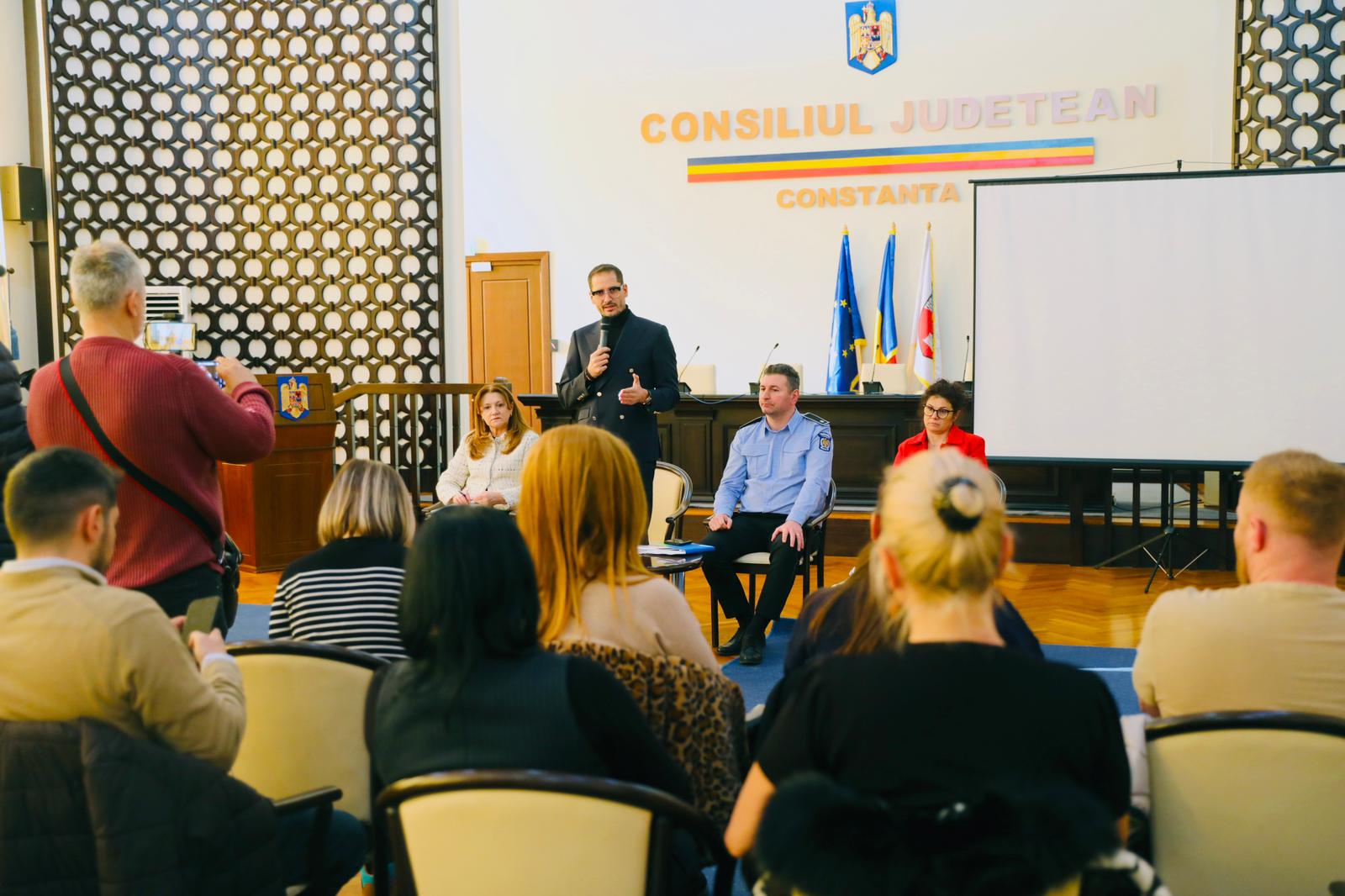 Dezbatere publică pe tema proiectului de hotărâre pentru regulamentul privind organizarea şi desfăşurarea activităţilor comerciale şi a serviciilor de piaţă în Constanţa 1 44