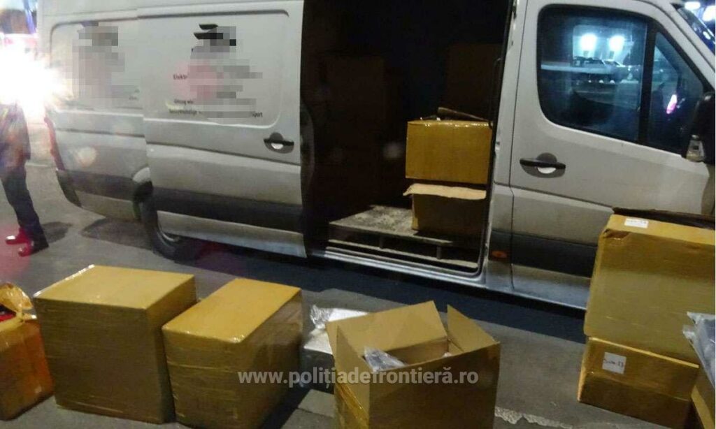 FOTO Bunuri contrafăcute, în valoare de peste 713.000 de lei, confiscate de polițiștii de frontieră  174211656163 20494 S4