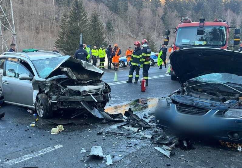 O persoană a murit și alte două au ajuns la spital după un accident pe DN 1, în zona Predealului 20250306064859 748283