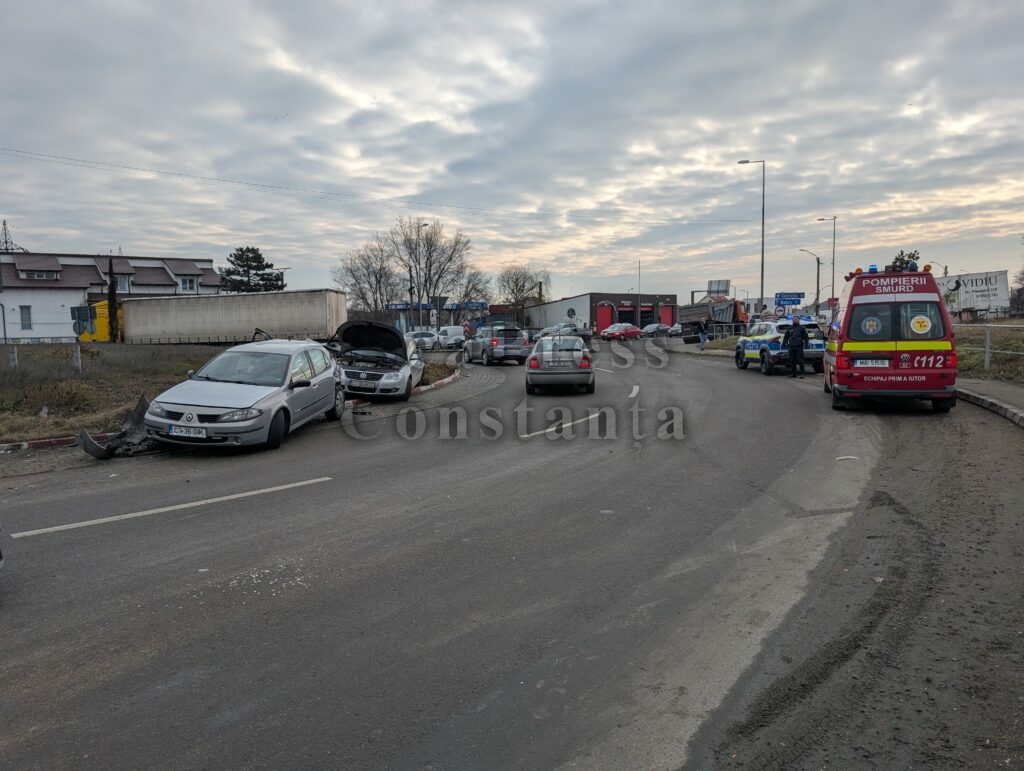 FOTO VIDEO Accident rutier între 3 autoturisme şi un camion, la ieşire de pe autostrada A4 UPDATE 206d2329 4647 4f3e add3 5084e3c27ae6