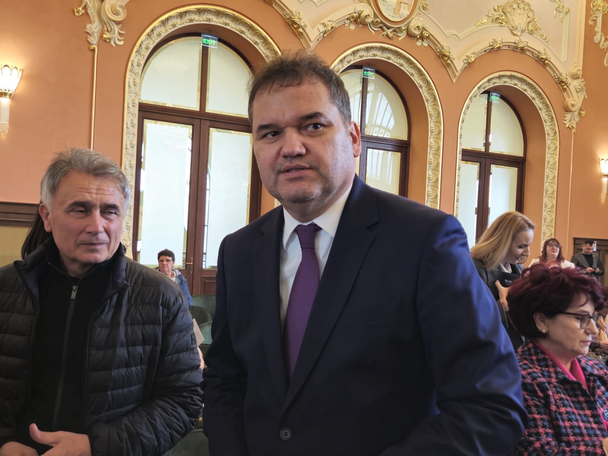 Românii nu-și vor mai putea cumpăra mașini până nu-și achită datoriile la stat. Cum vrea Guvernul să colecteze mai multe taxe 2209b6b3 ff72 4bd0 9b20 8ebd4e1d7cf2