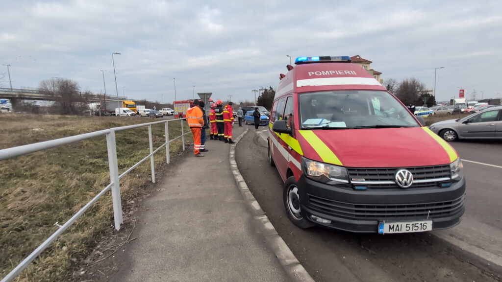 FOTO VIDEO Accident rutier între 3 autoturisme şi un camion, la ieşire de pe autostrada A4 UPDATE 281b28b9 f3e4 4a8b 9e75 b28ce03102db scaled